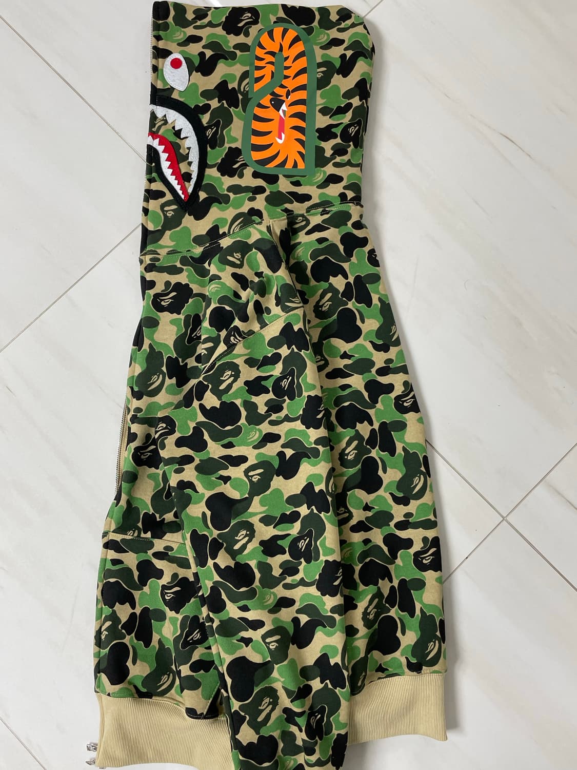 베이프 샤크 카모 후드집업 상품이미지4