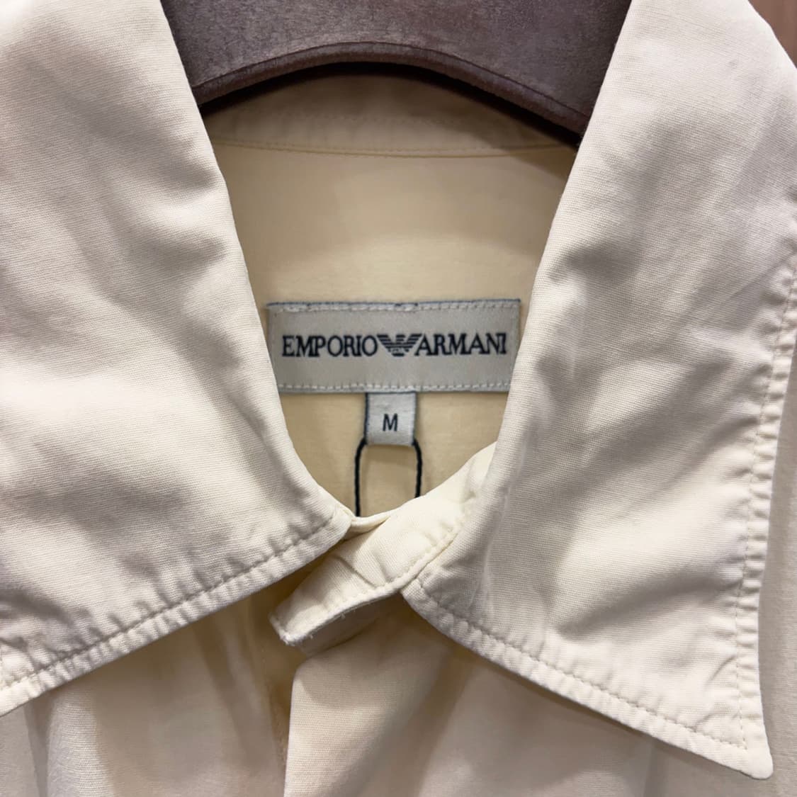 엠포리오 아르마니 코튼 긴팔 셔츠 클래식 스탠다드 카라 디테일 옐로우 상품이미지7