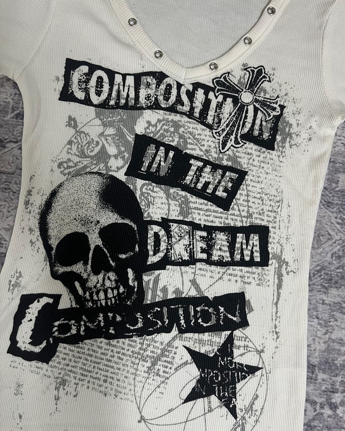 Punk Skull Cross Stud V-Neck Tee 상품이미지6