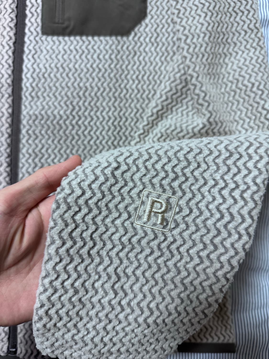 (SS급) 파타고니아 R1 에어 자켓 펠리컨 M 상품이미지8