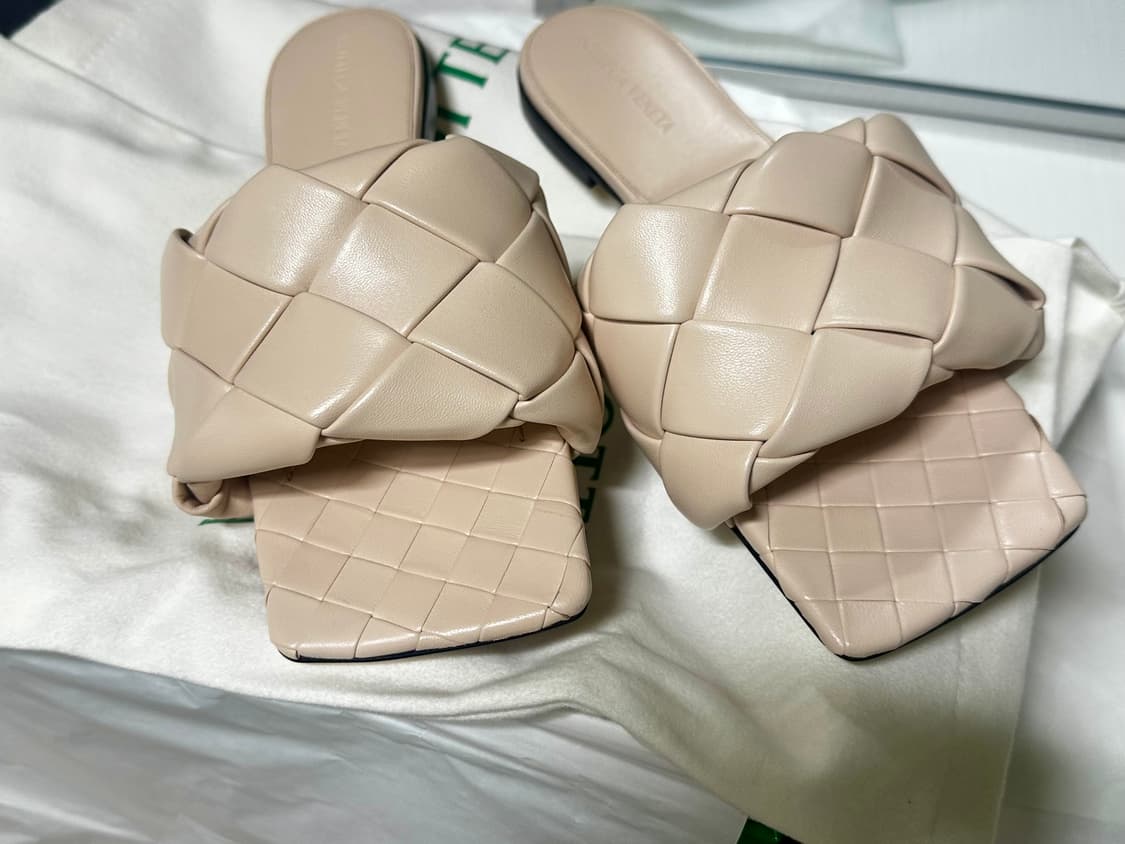 (새상품)보테가베네타 샌들_245 상품이미지4