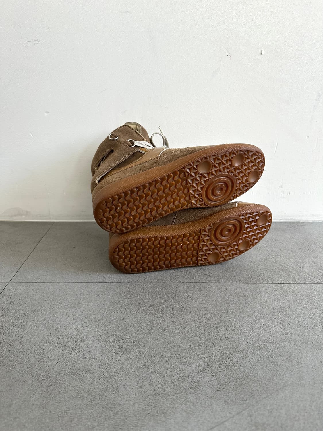 마르지엘라 2000s 오버사이즈 텅 브라운 하이탑 상품이미지9