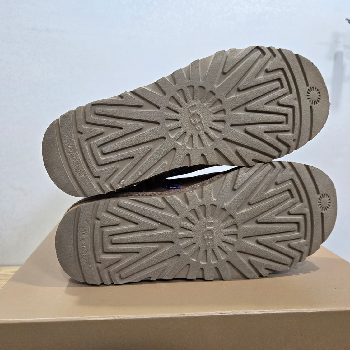 260 어그 x 팔라스 클래식 숏 라이트닝 체스트넛 상품이미지5