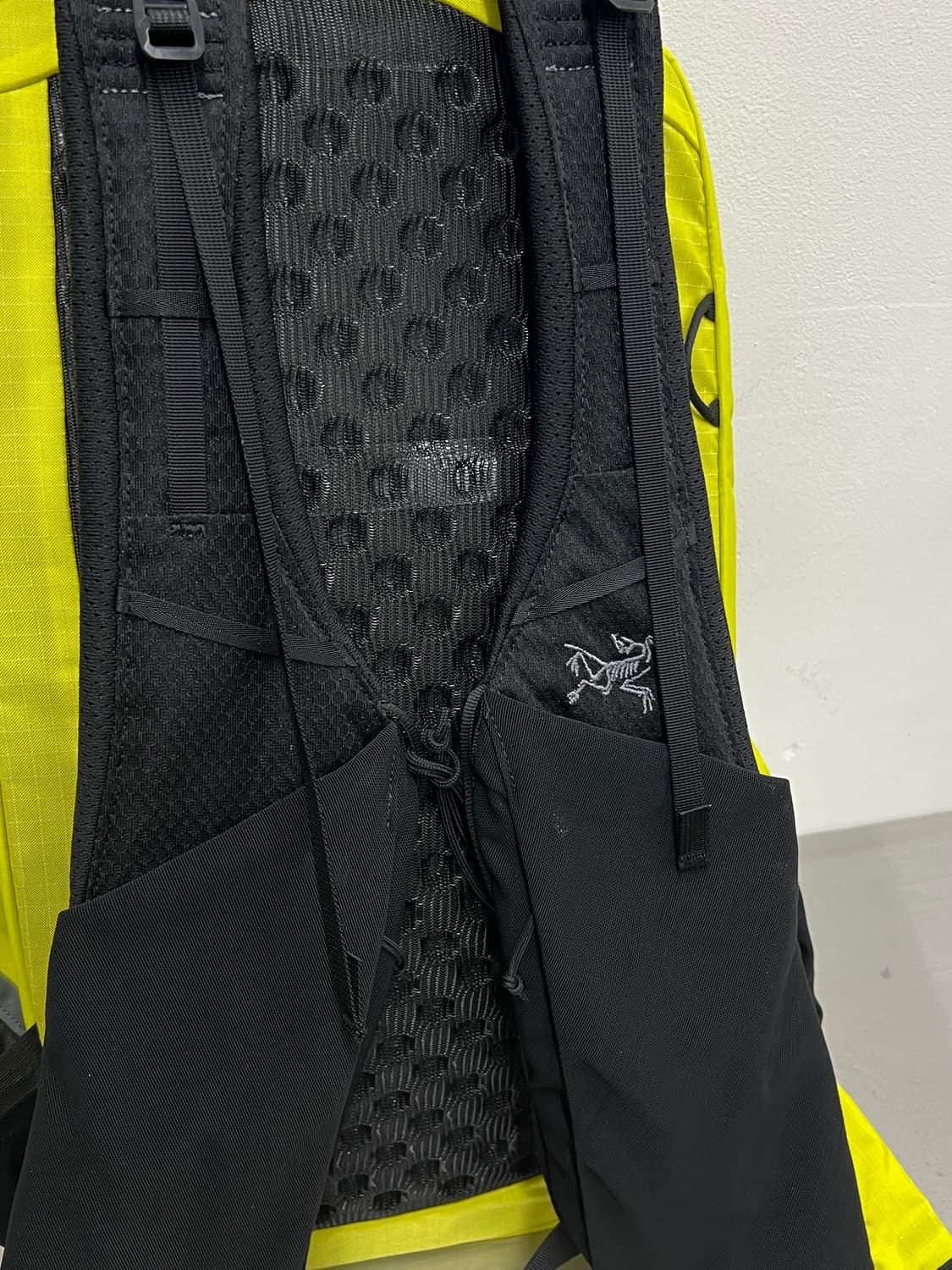 아크테릭스 24ss 에어리어스 18 백팩 / 유포리아 상품이미지7