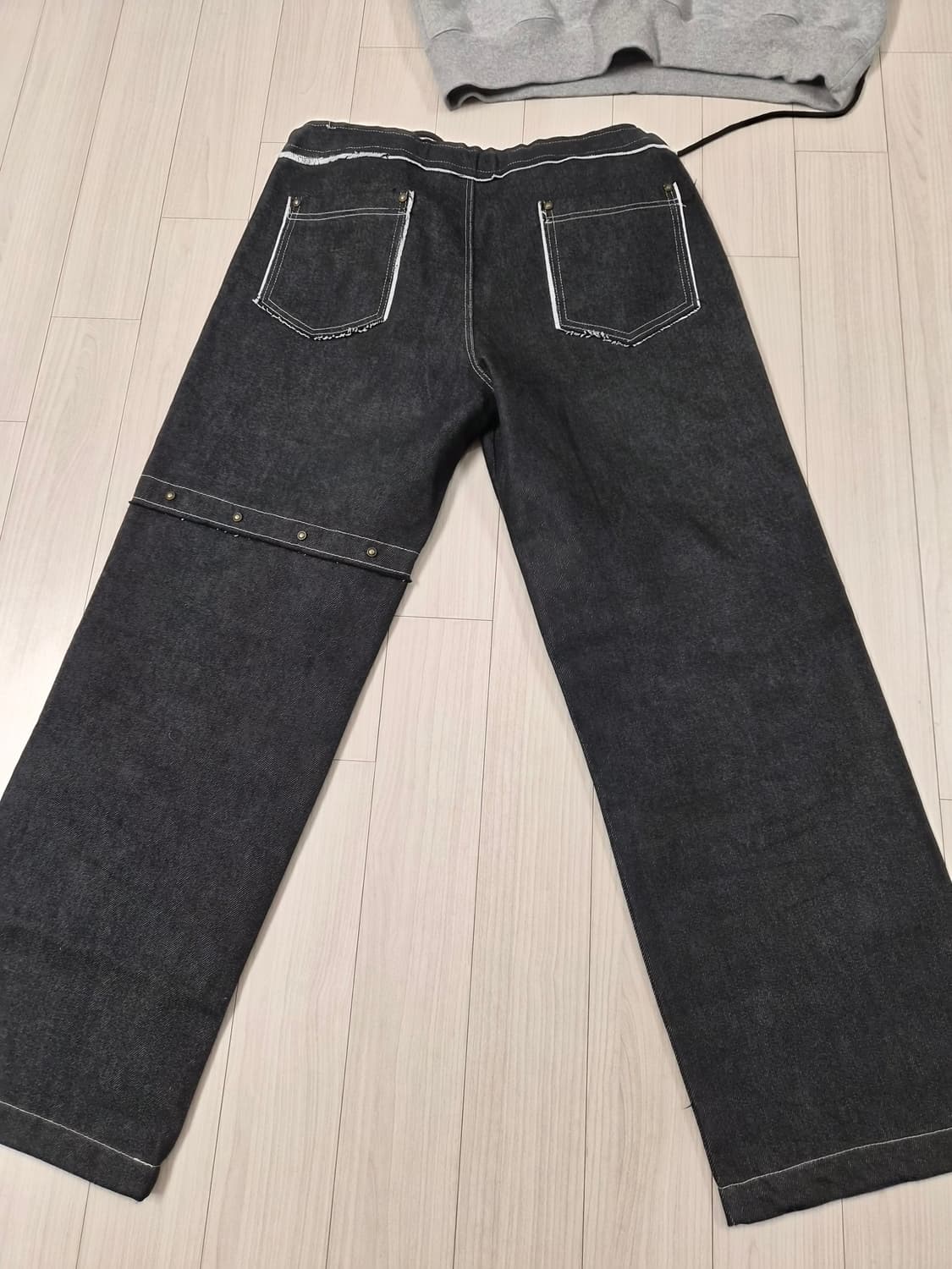 새상품 라티젠(LARTIGENT) 유니크 리벳 디테일 와이드 데님 상품이미지3