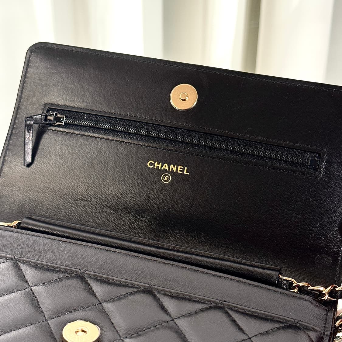 A+ / 샤넬 클래식 WOC 램스킨 골드 까멜리아 체인백 AP0250  상품이미지9