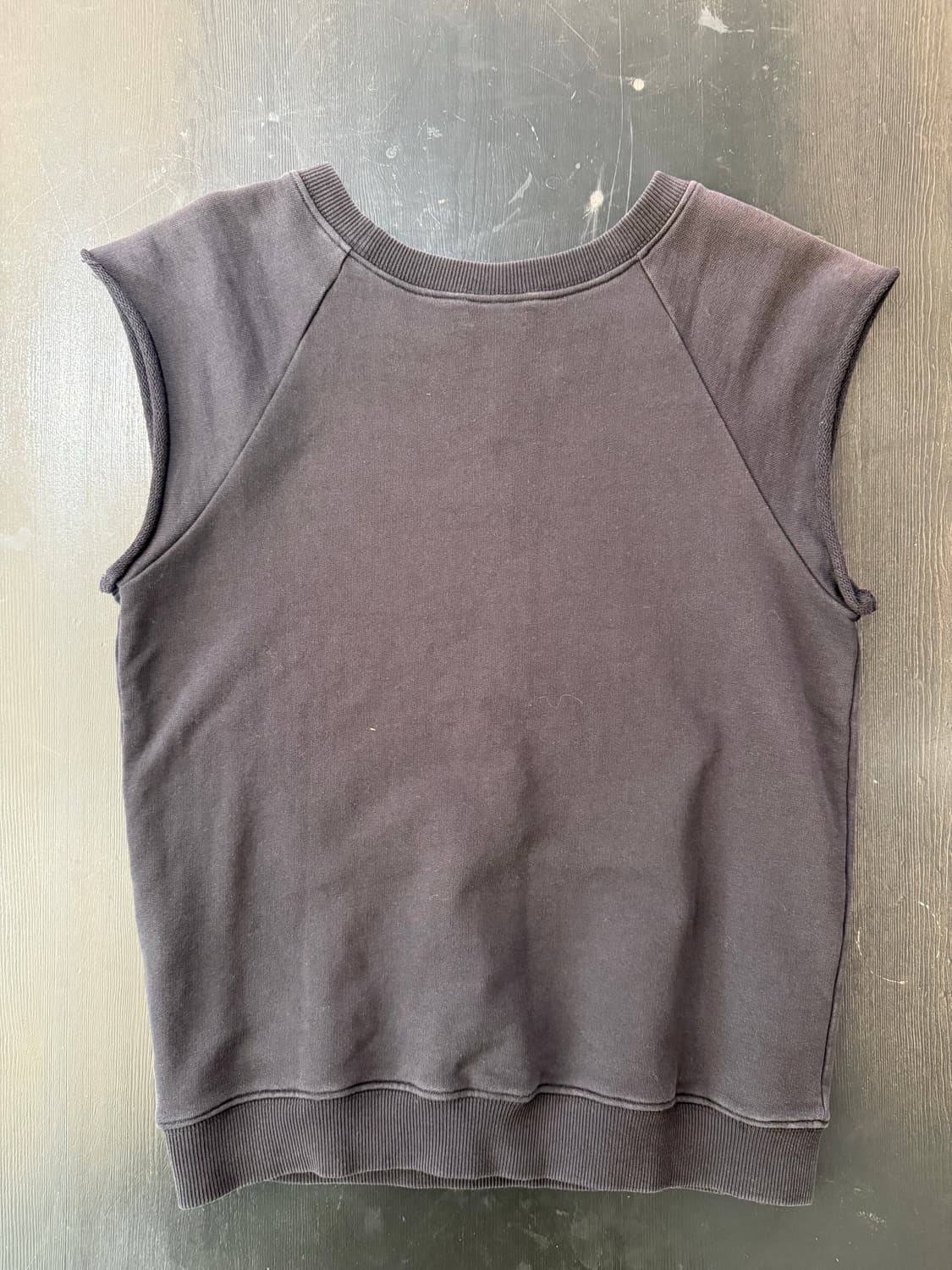 생로랑 다스트레스드 넥클리스 슬리브리스 스웻셔츠 상품이미지3