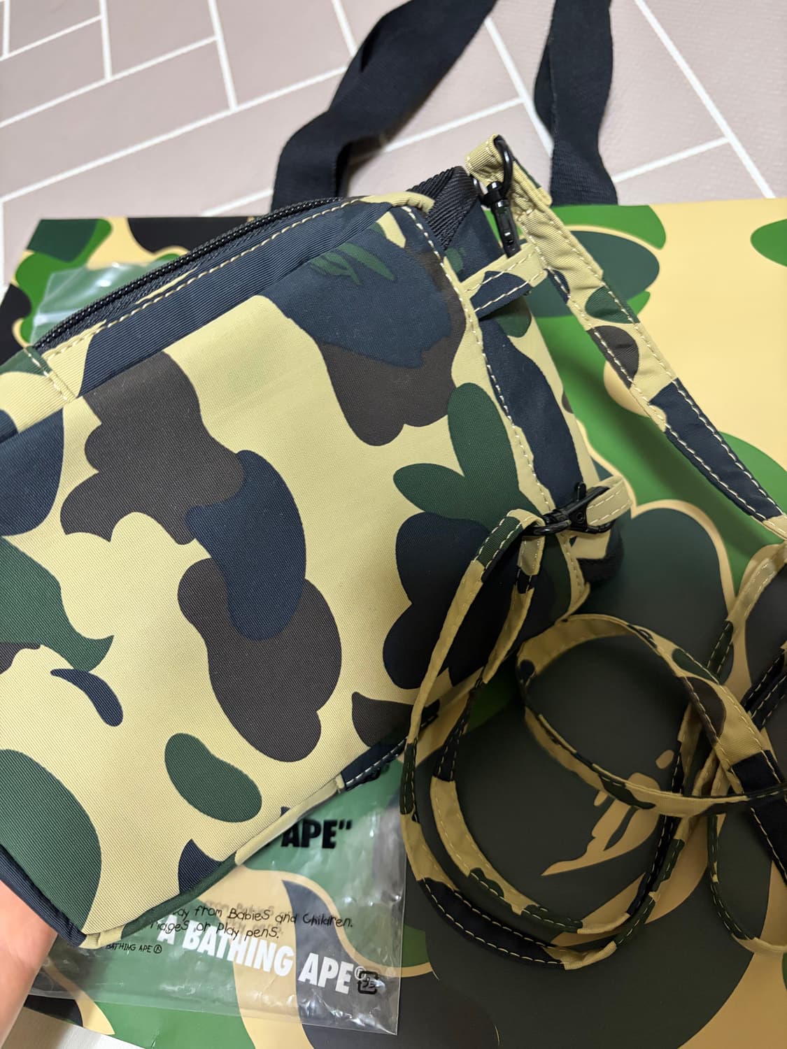 베이프 카모 크로스백 미니백 상품이미지2