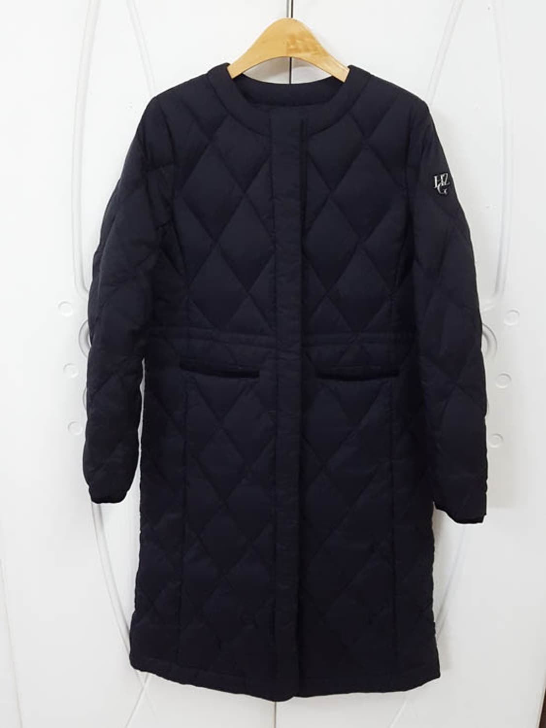 헤지스 골프 여성 블랙 로고장식 구스다운 점퍼 85 상품이미지1