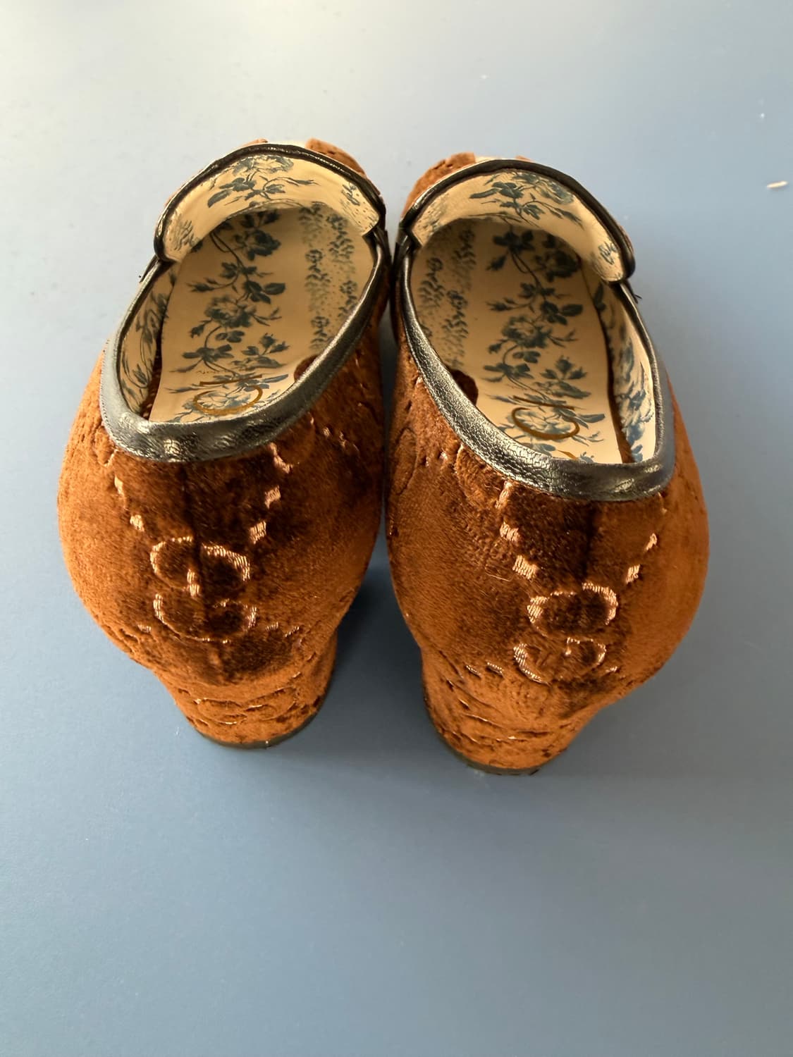 구찌 스트라이프GG 벨벳 펌프스 상품이미지2