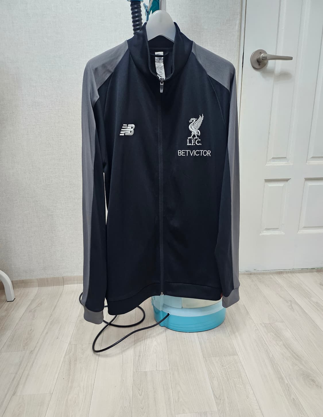 (105)XL☆초대장급뉴발란스리버풀프레젠테이션엘리트[블랙그레이]트랙탑져지 상품이미지1