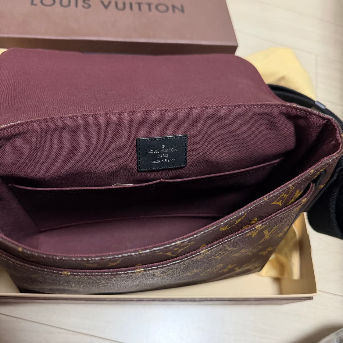 루이비통 모노그램 마카사 디스트릭스 PM 크로스백 상품이미지3