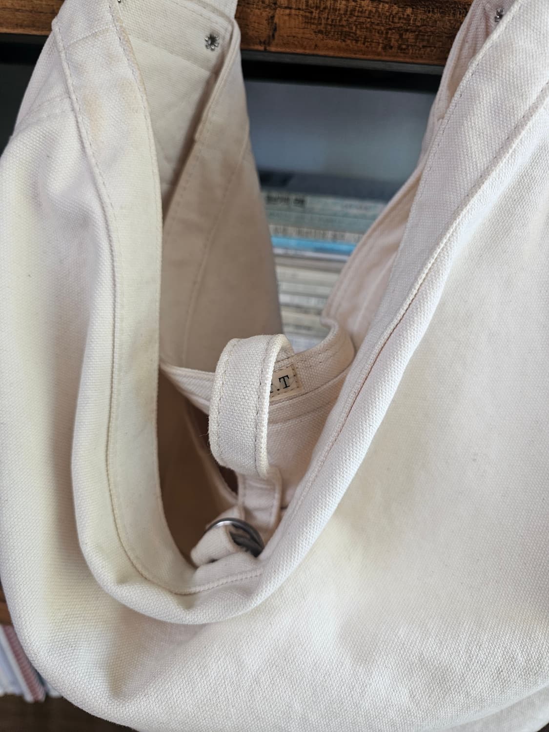 ..타이가 타카하시 아이보리 캔버스 숄더백 팔아요 가방 뉴스보이백 상품이미지2