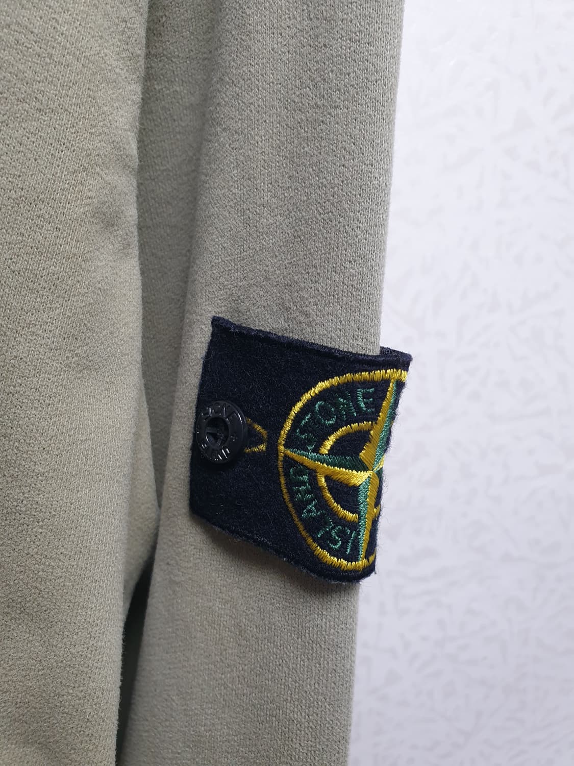 [L/100/정품] 스톤아일랜드 기모 맨투맨 카키 상품이미지4