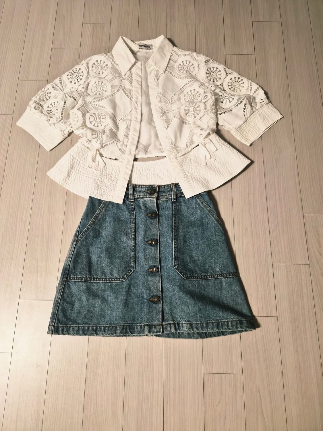 유니크 레이스 컷아웃 페플럼 블라우스 상품이미지2