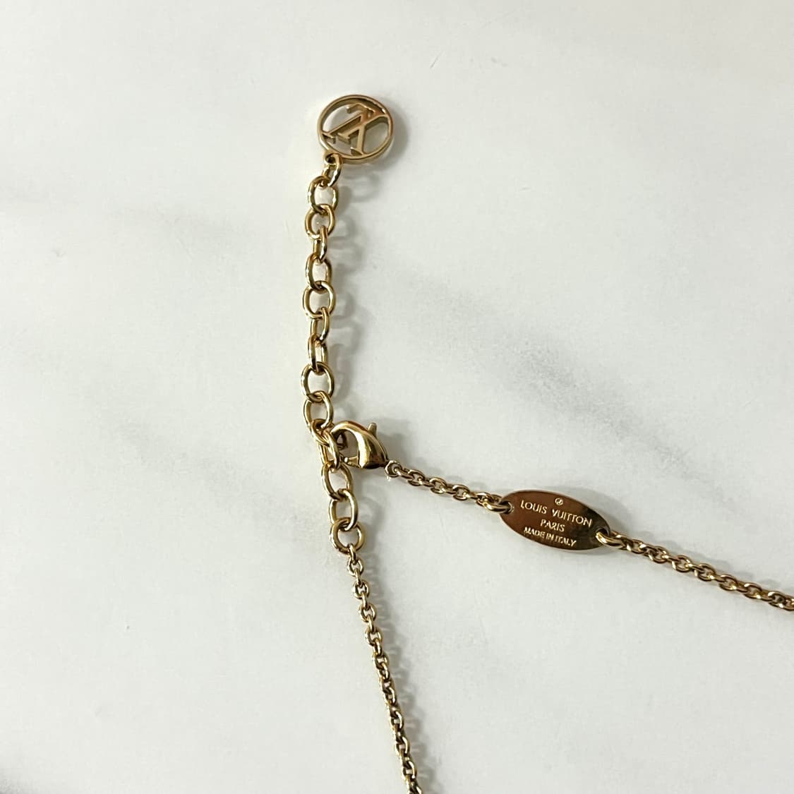[S급/정품] 루이비통 에센셜 V 목걸이 골드 M61083 상품이미지4