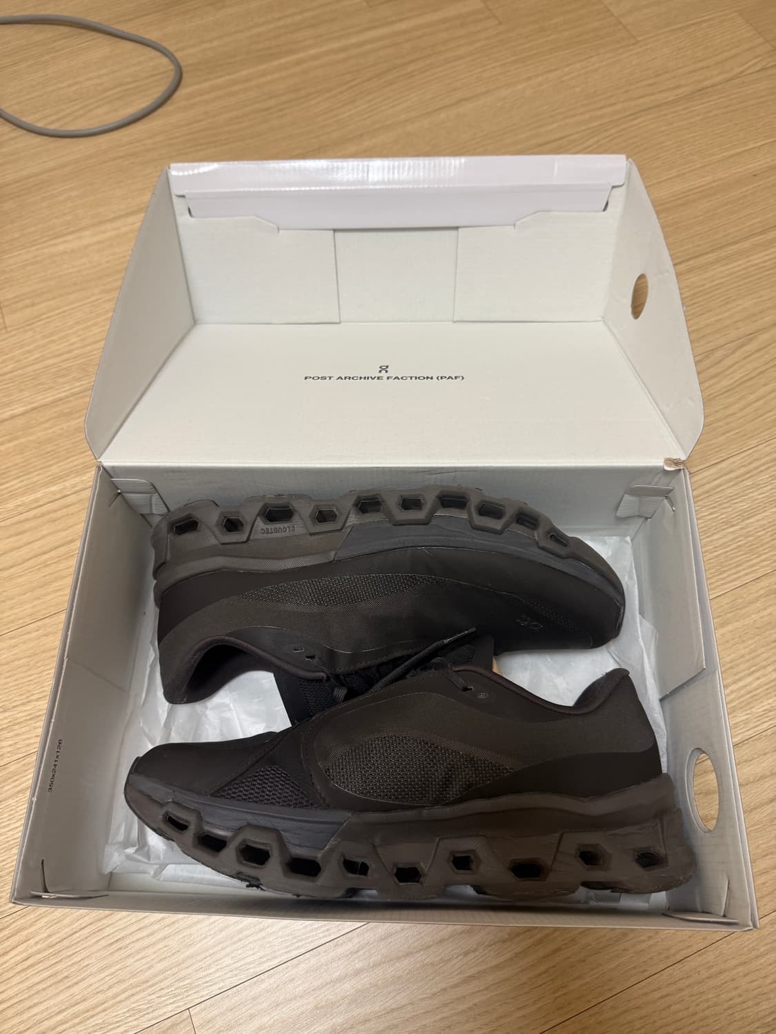 285) 359,000원 온 러닝 파프 클라우드 몬스터 2 쏜 브라운  상품이미지9