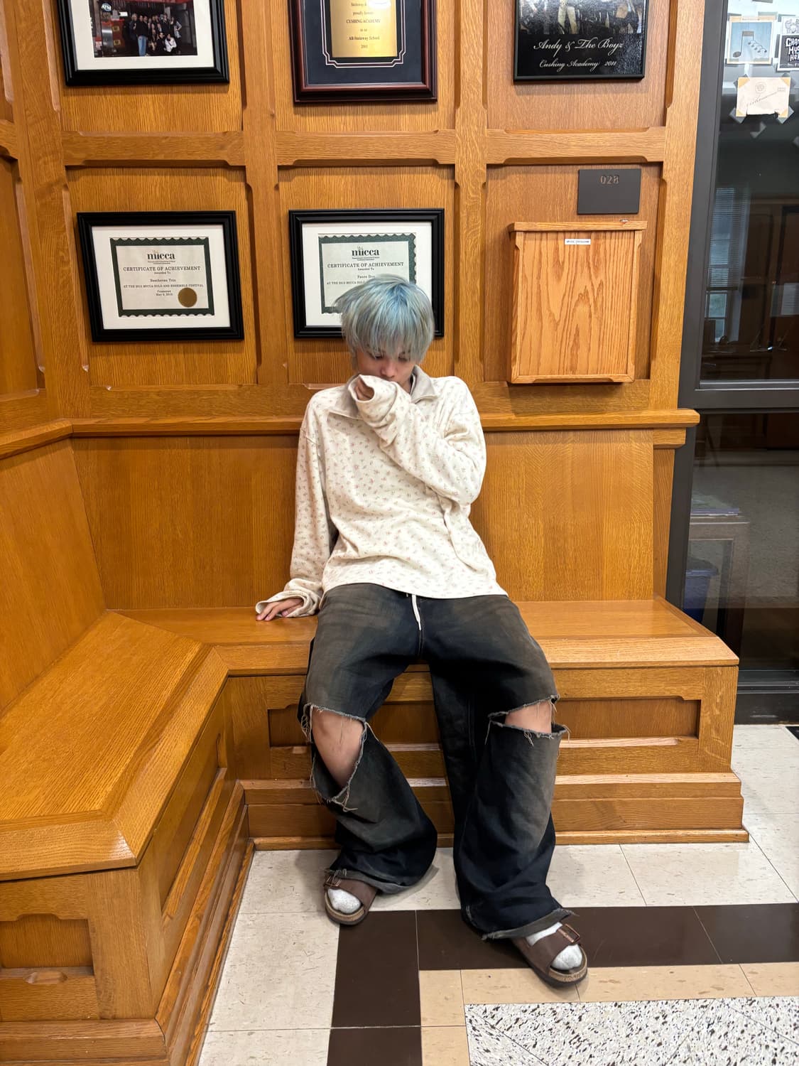 balenciaga destroyed skater denim 상품이미지3