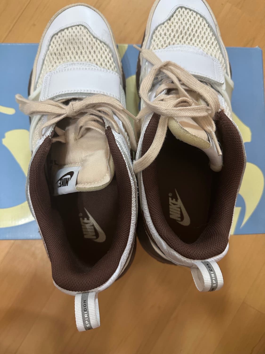 [290]나이키 x 트래비스 스캇 줌 필드 잭스 상품이미지5