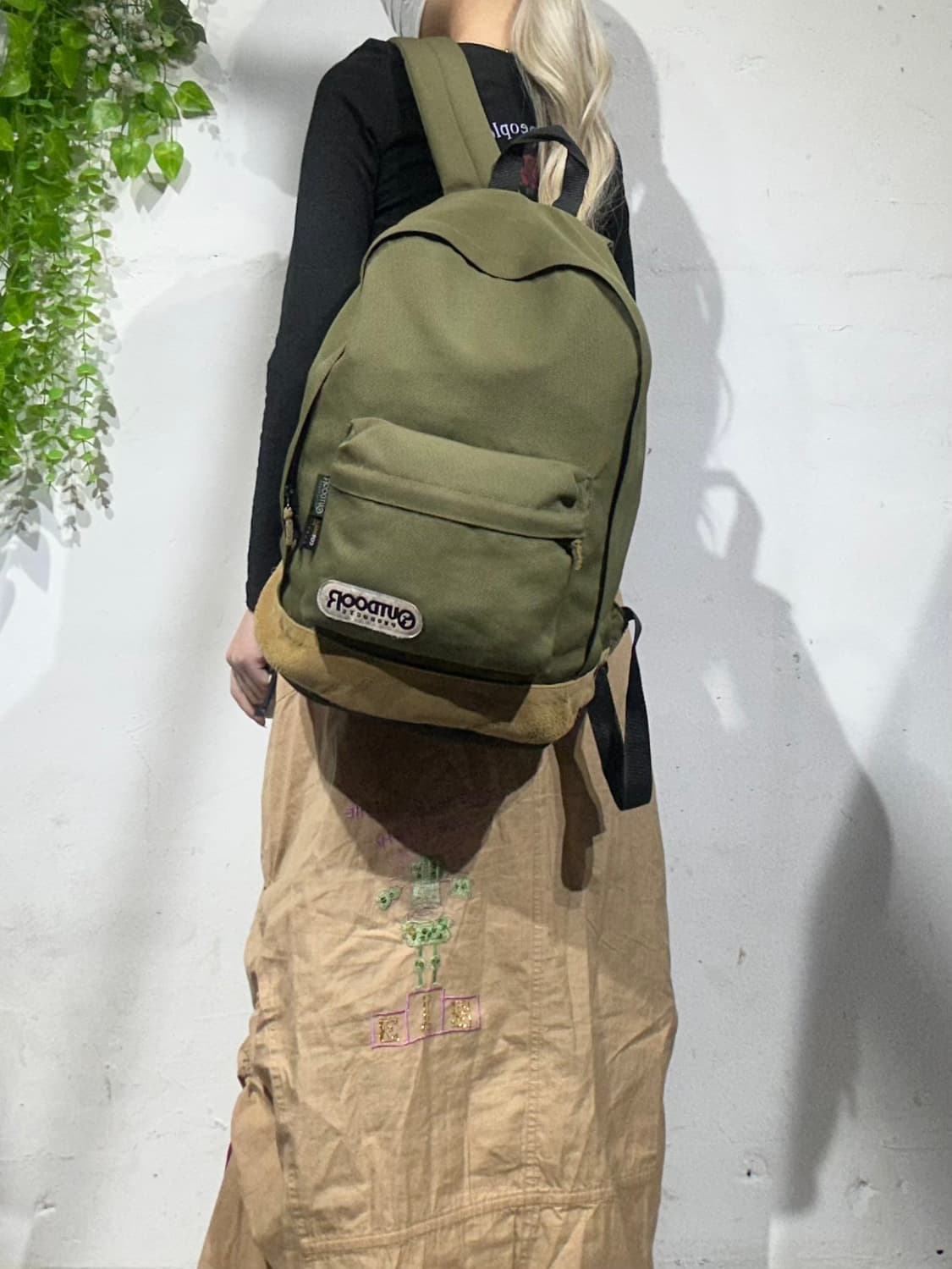 아웃도어 프로덕트 카키 베이지 가죽 백팩 책가방  상품이미지1