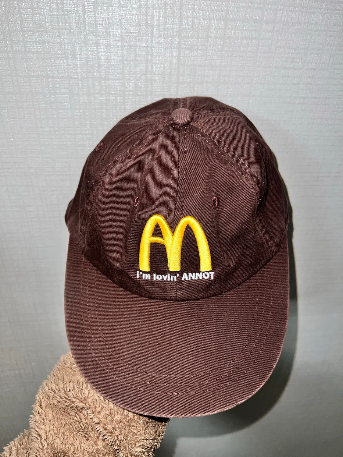 아노트 I.L.A 로고 롱 빌 워싱 캡 브라운 _ 맥도날드 모자 상품이미지1