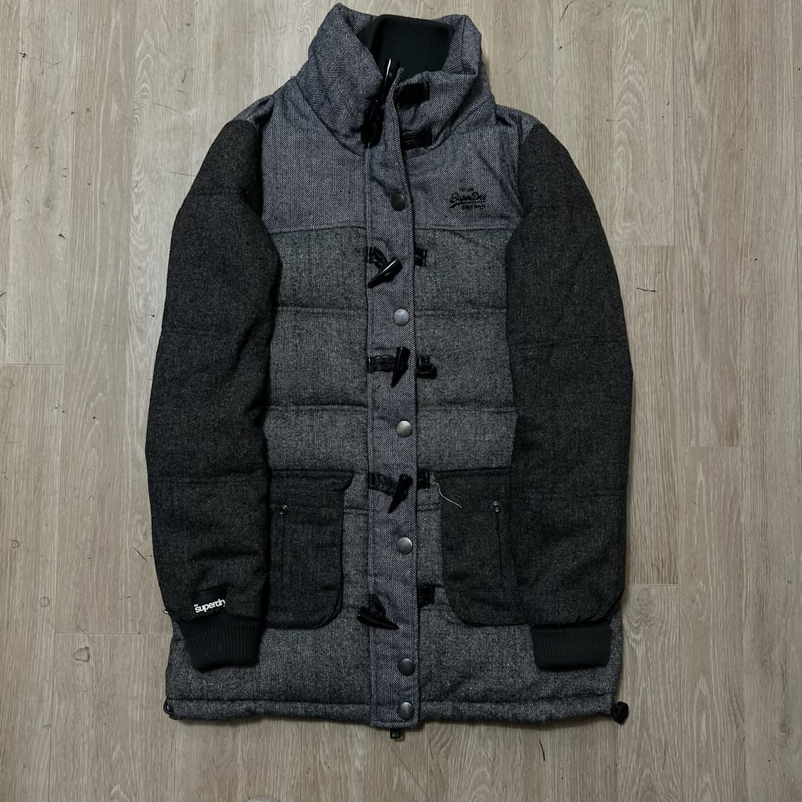 슈퍼드라이 프리미엄 블랙라벨 헤링본 울 롱패딩 M/95  상품이미지1