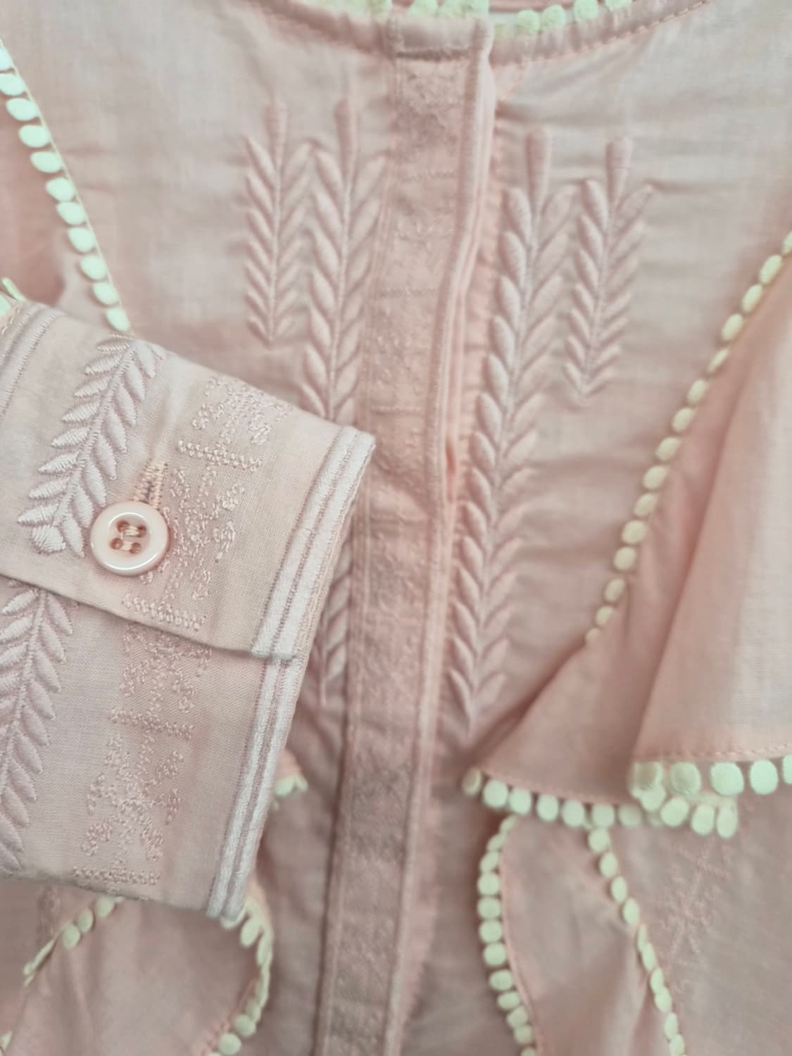 릴리브라운 프릴자수 블라우스 상품이미지5