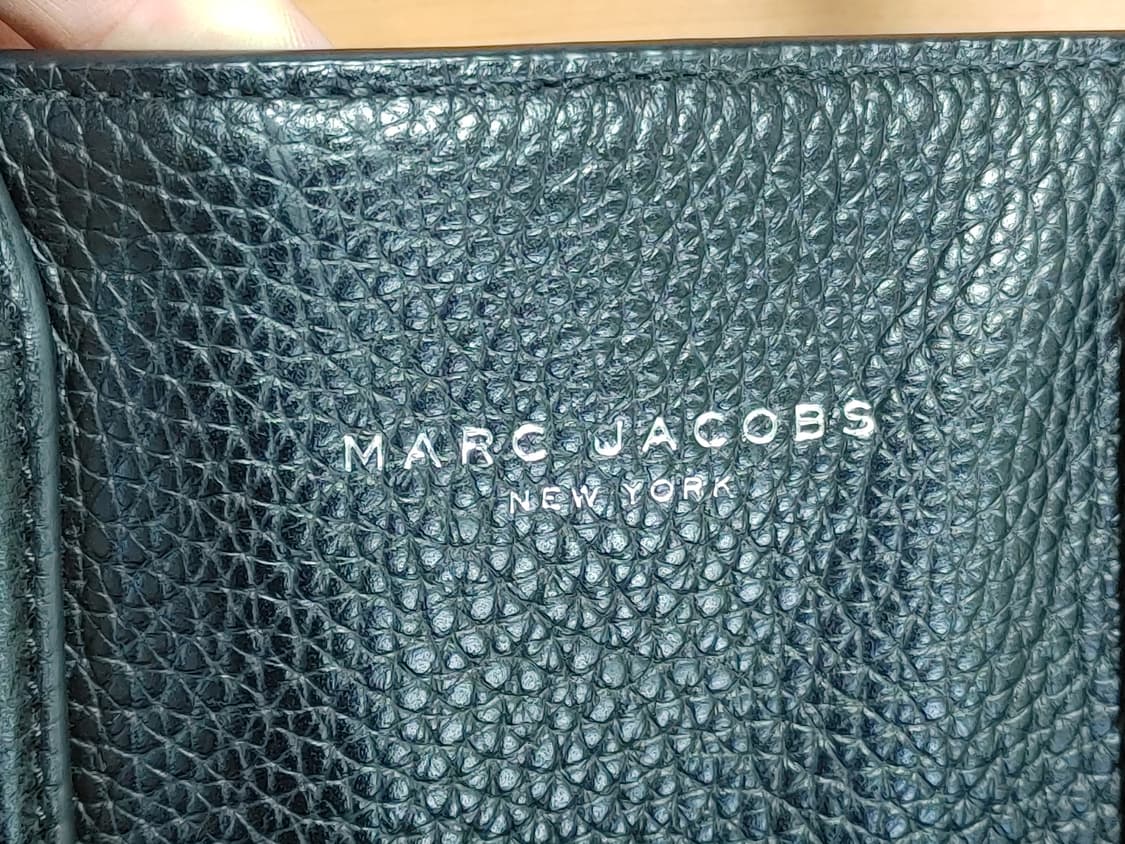 MARC JACOBS 마크제이콥스 천연소가죽 사각 오픈형 토트백 상품이미지3