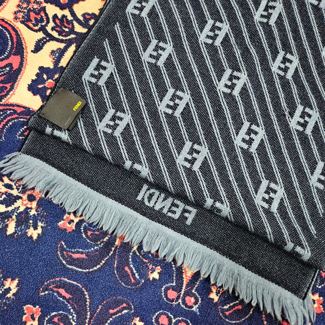 펜디(FENDI) 울100% 사선 스트라이프 머플러 상품이미지4
