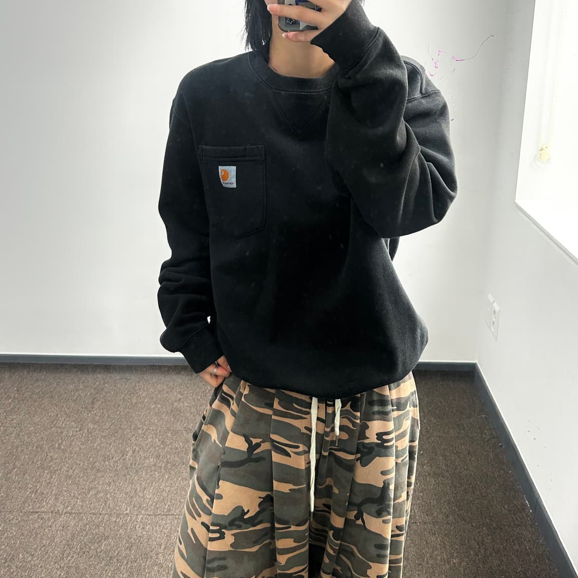 Carhartt 칼하트 포켓 블랙 맨투맨 상품이미지1