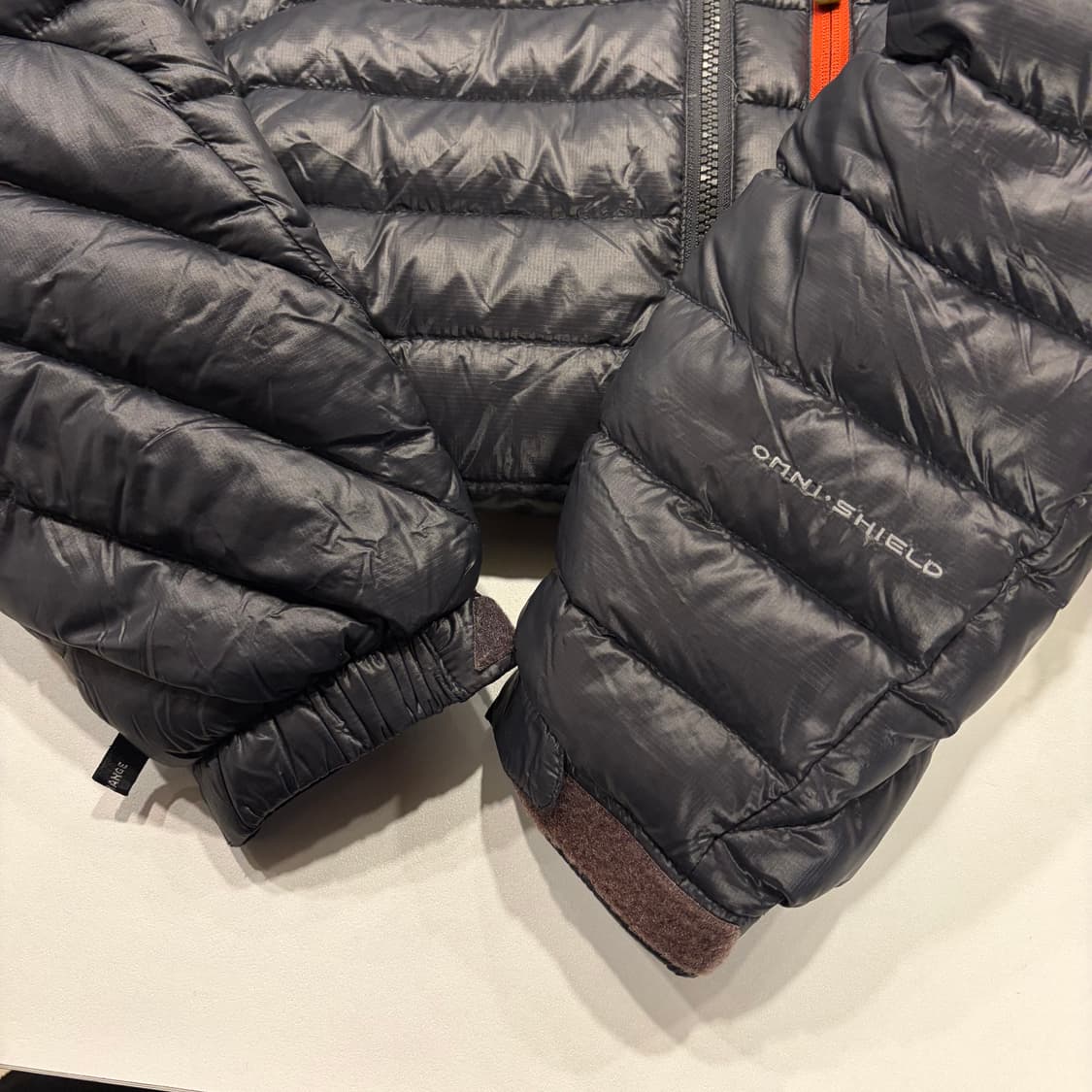 [M] 컬럼비아 티타늄 블랙 다운 경량 패딩 C23 상품이미지5