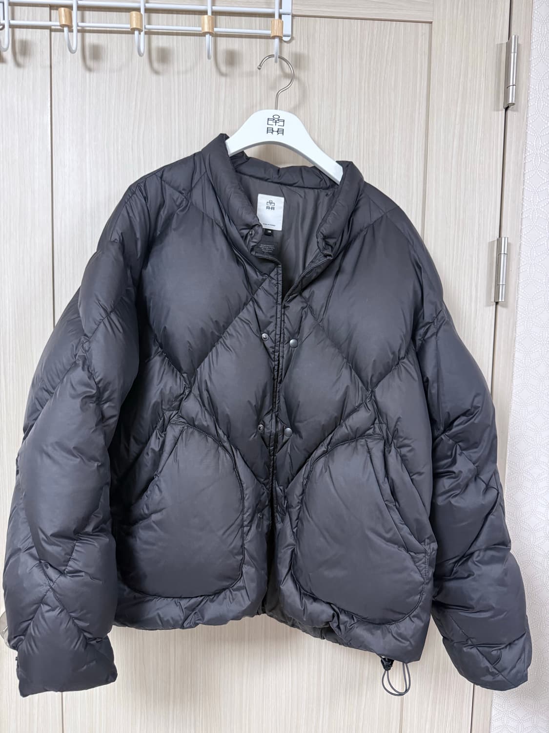 [3]폴리테루 24fw 롬버스 마름모 패딩 푸퍼 블차콜 상품이미지1