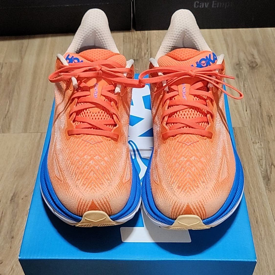 호카 275 클리프톤9 바이브란트 와이드 상품이미지2