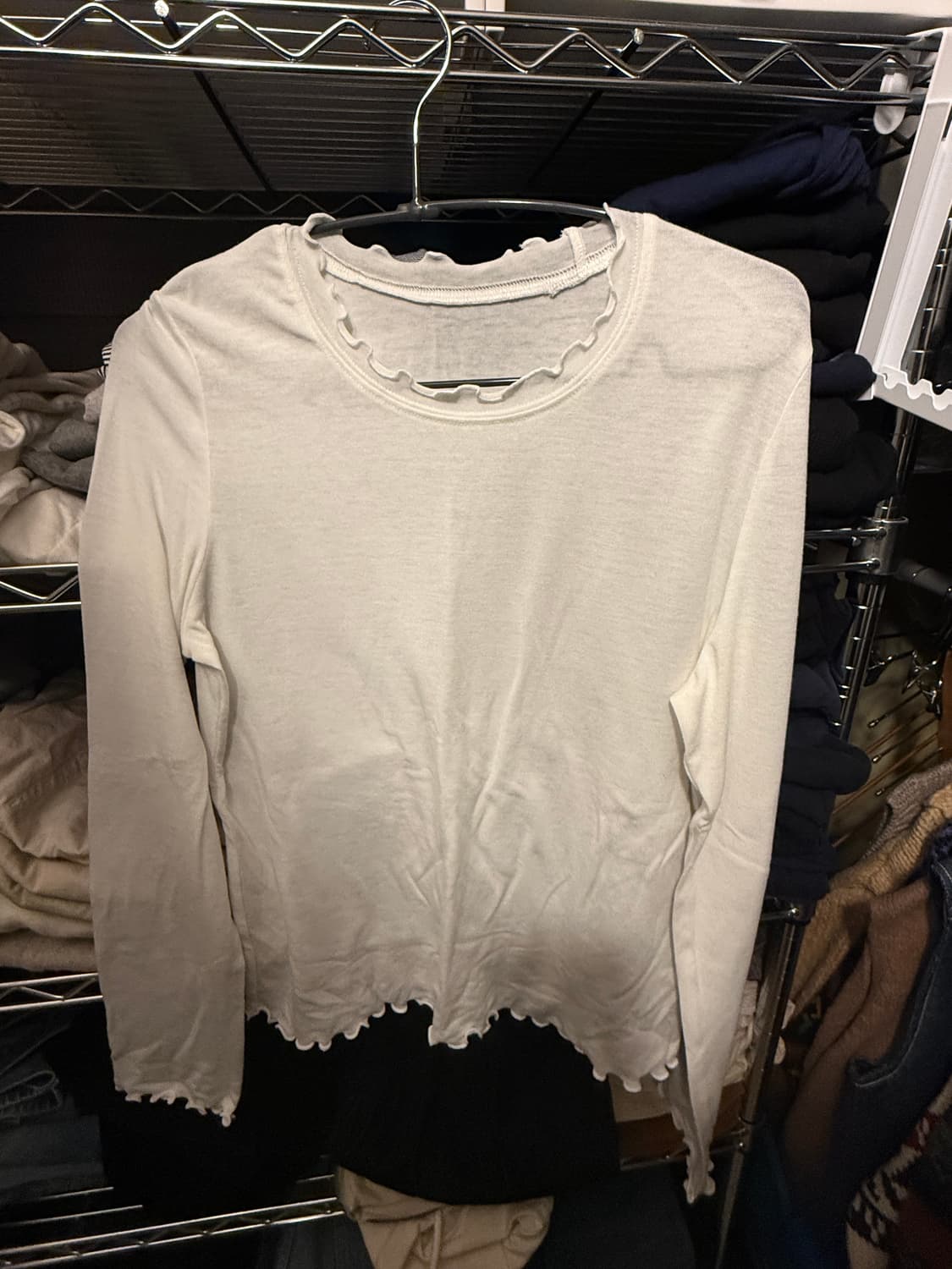 프릴기본긴팔티 블랙 화이트2개 일괄 미착용 새상품 상품이미지3