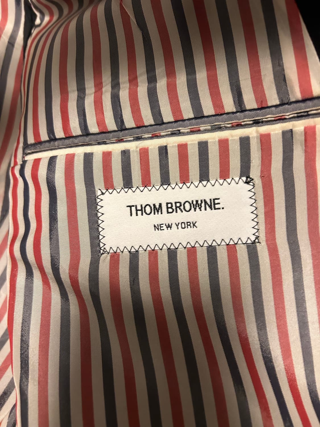 톰브라운 금장 네이비 블레이저/슬랙스 판매. 상품이미지4