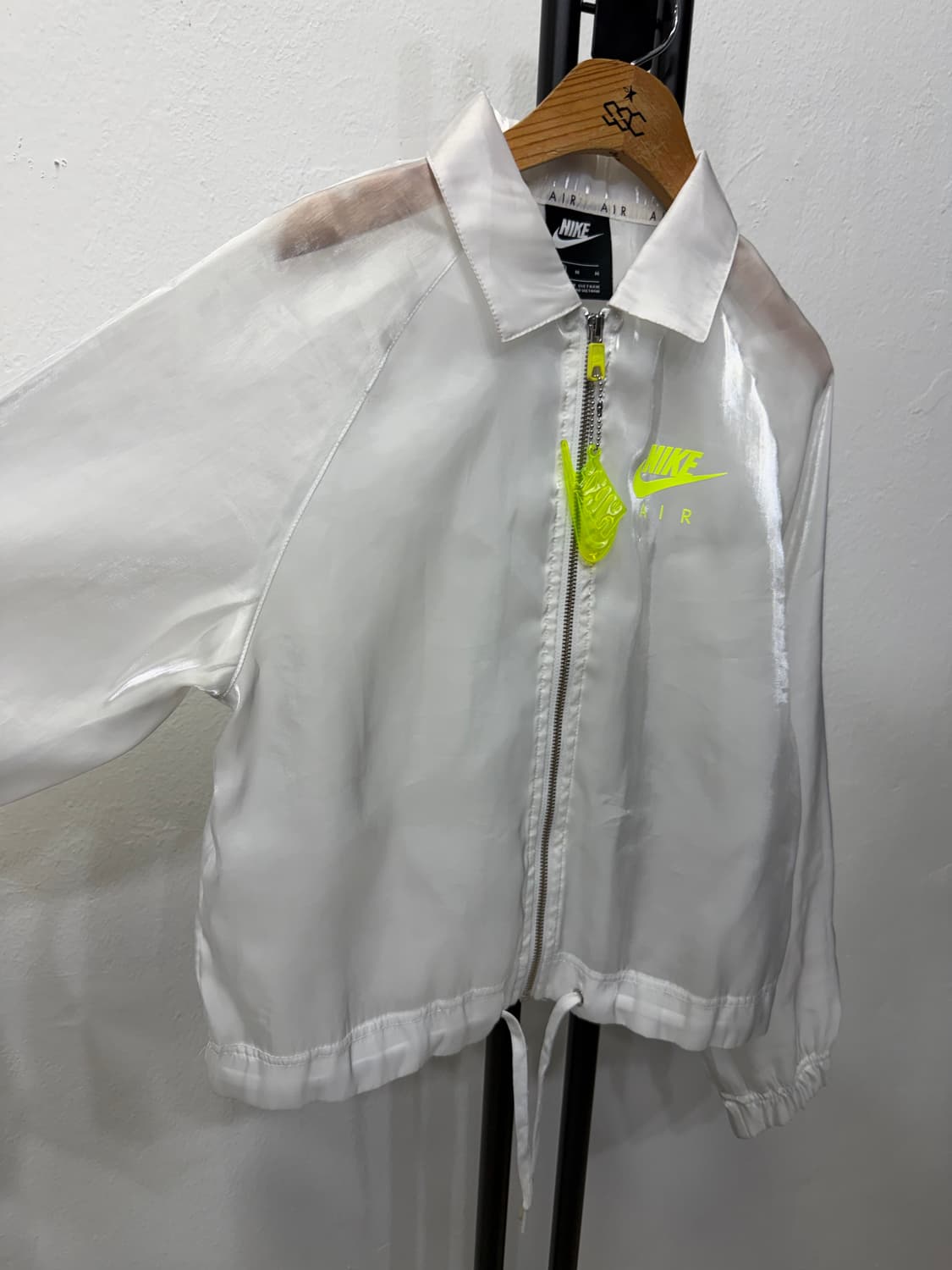 정품) 나이키 여성 AIR 화이트 바람막이 M 상품이미지2