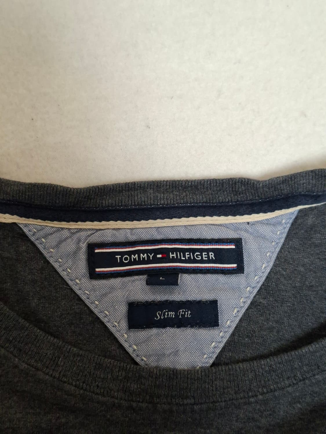 [여성] 타미힐피거 정품 슬림핏 반팔티 그레이 L 상품이미지3
