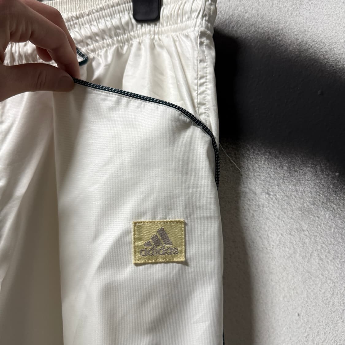 아디다스 스트링 라인 디테일 나일론 와이드 트랙 팬츠 상품이미지3