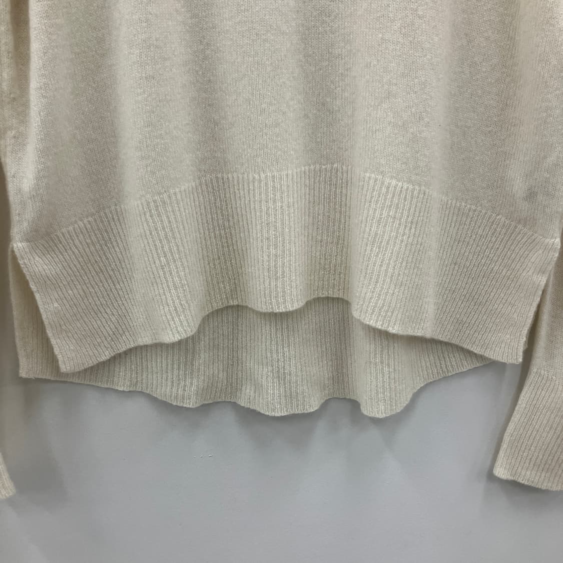 띠어리 아이보리 카레니아 캐시미어 니트 스웨터 M 상품이미지5