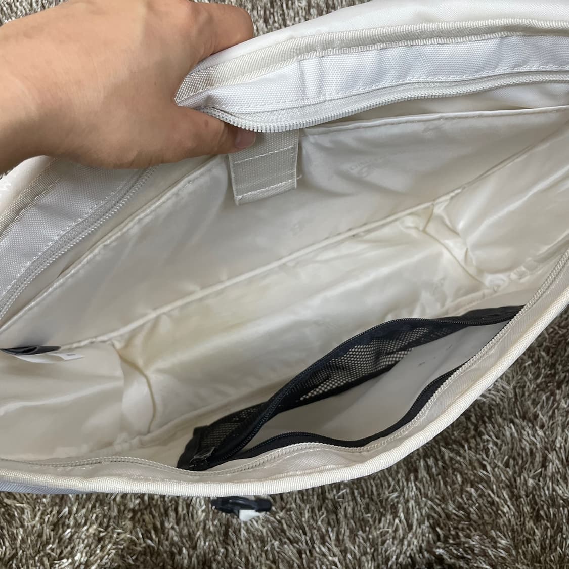 뉴발란스 New Balance 아이보리 남녀공용 플랩 메신저백  상품이미지4