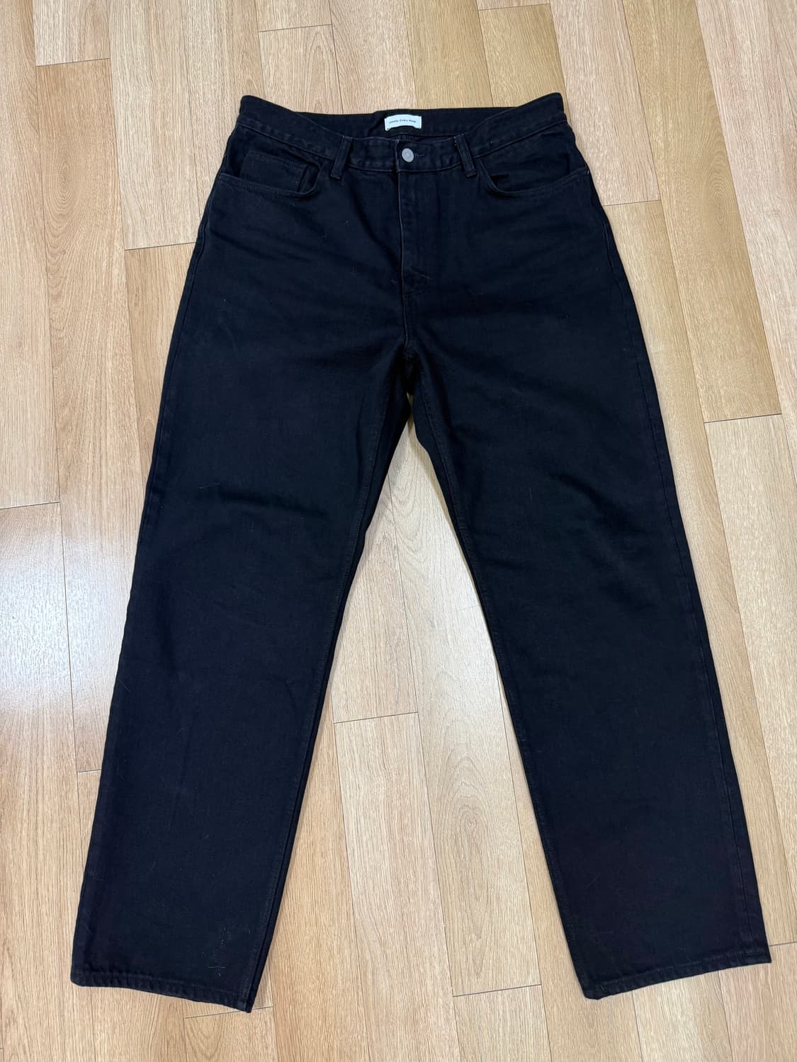 SEW 레귤러 스트레이트 데님 블랙 상품이미지1