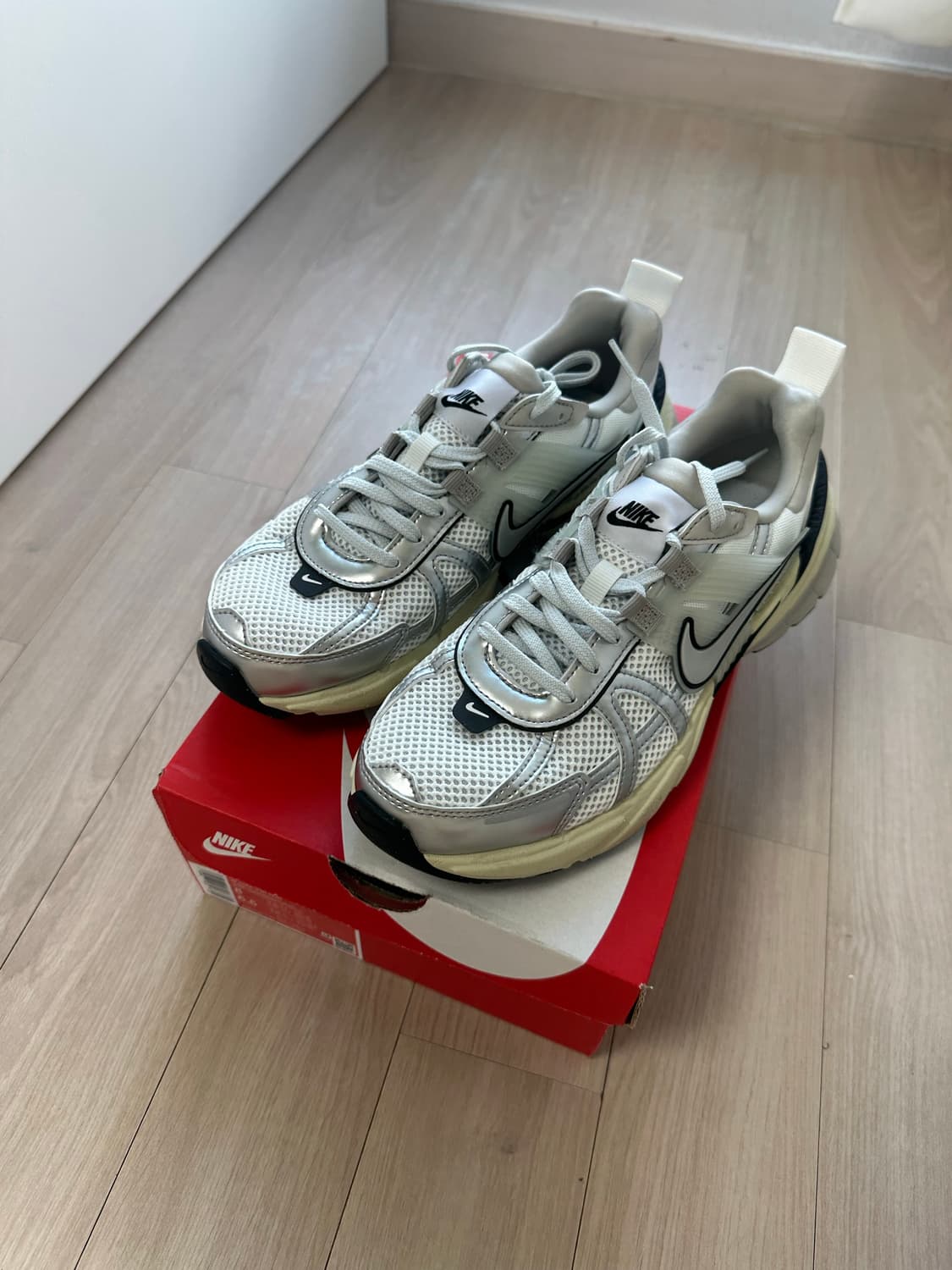 나이키 V2K 245 상품이미지1