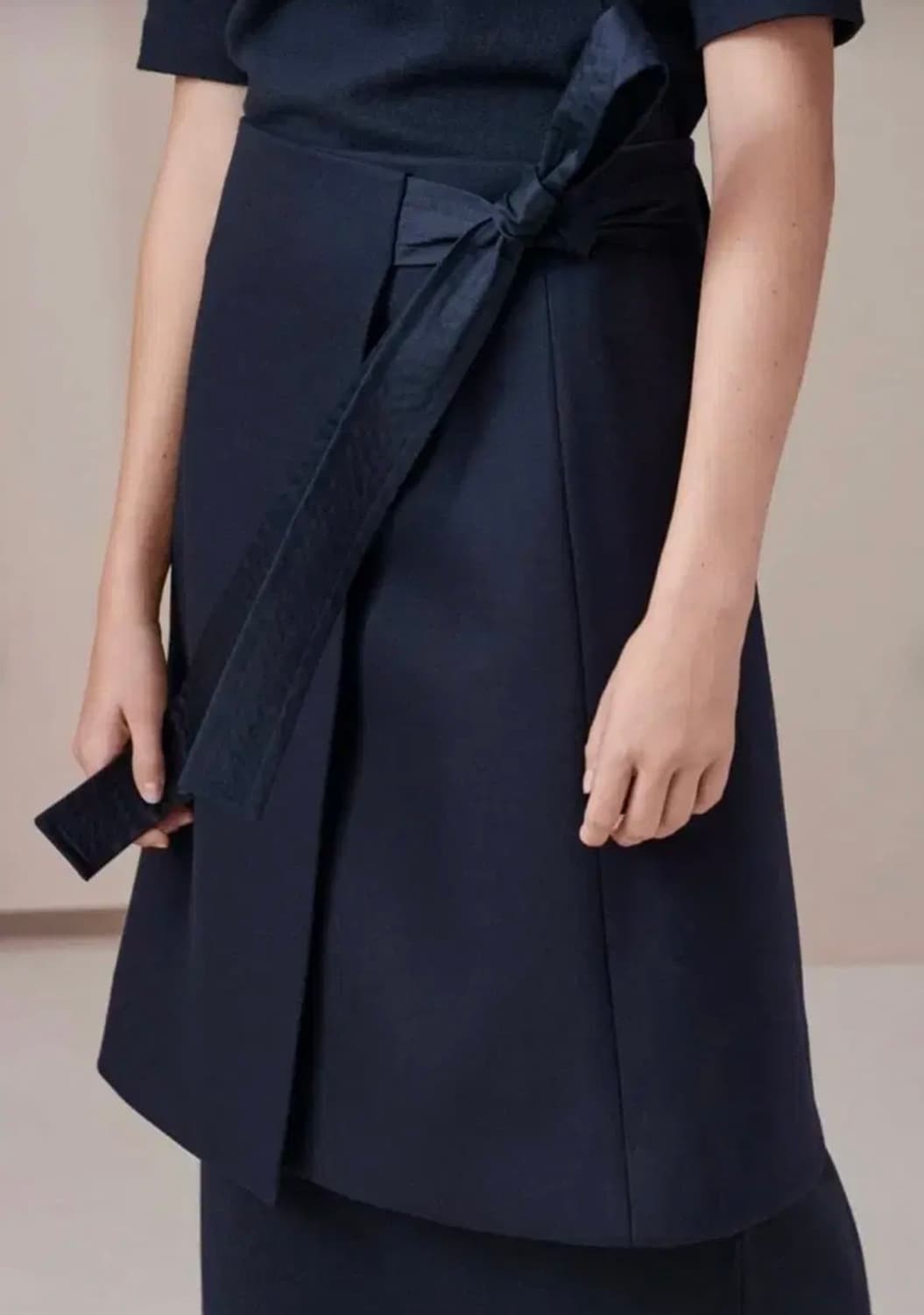 cos 울 미디 랩스커트 상품이미지3