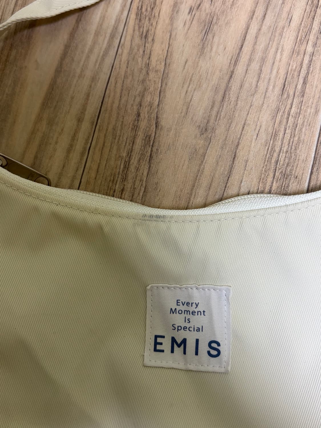 이미스 나일론 호보백 아이보리 상품이미지3