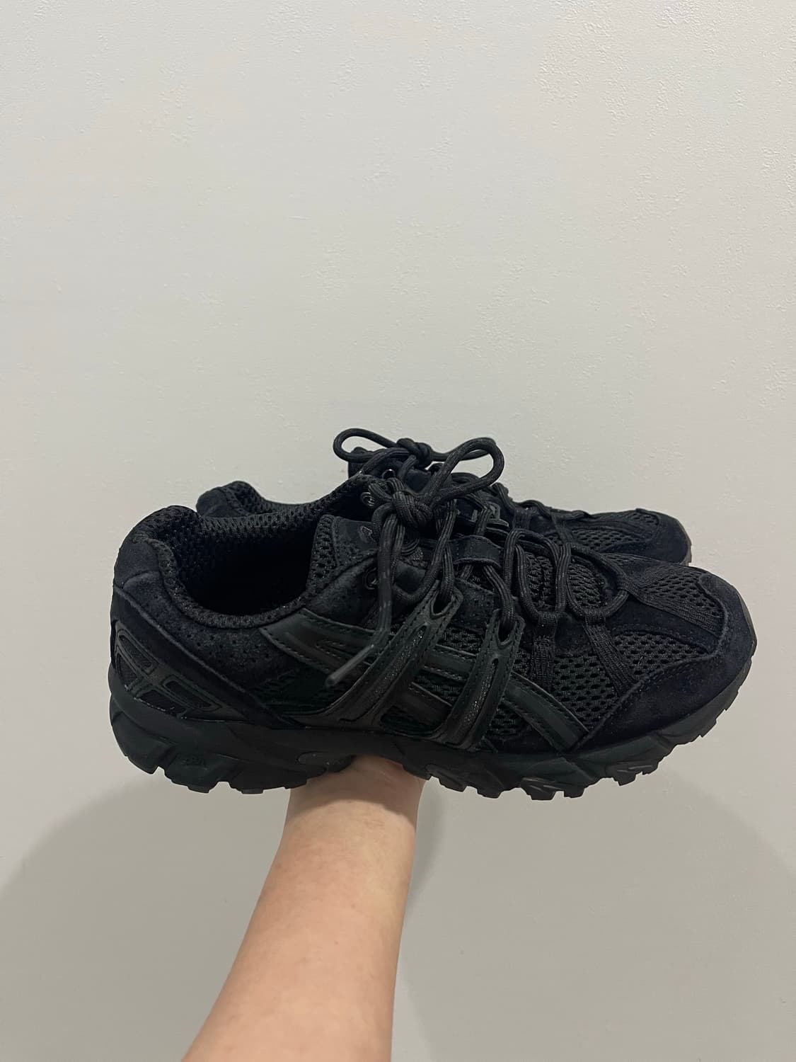 Asics 아식스 젤 소노마 올블랙 스웨이드 245mm 상품이미지1