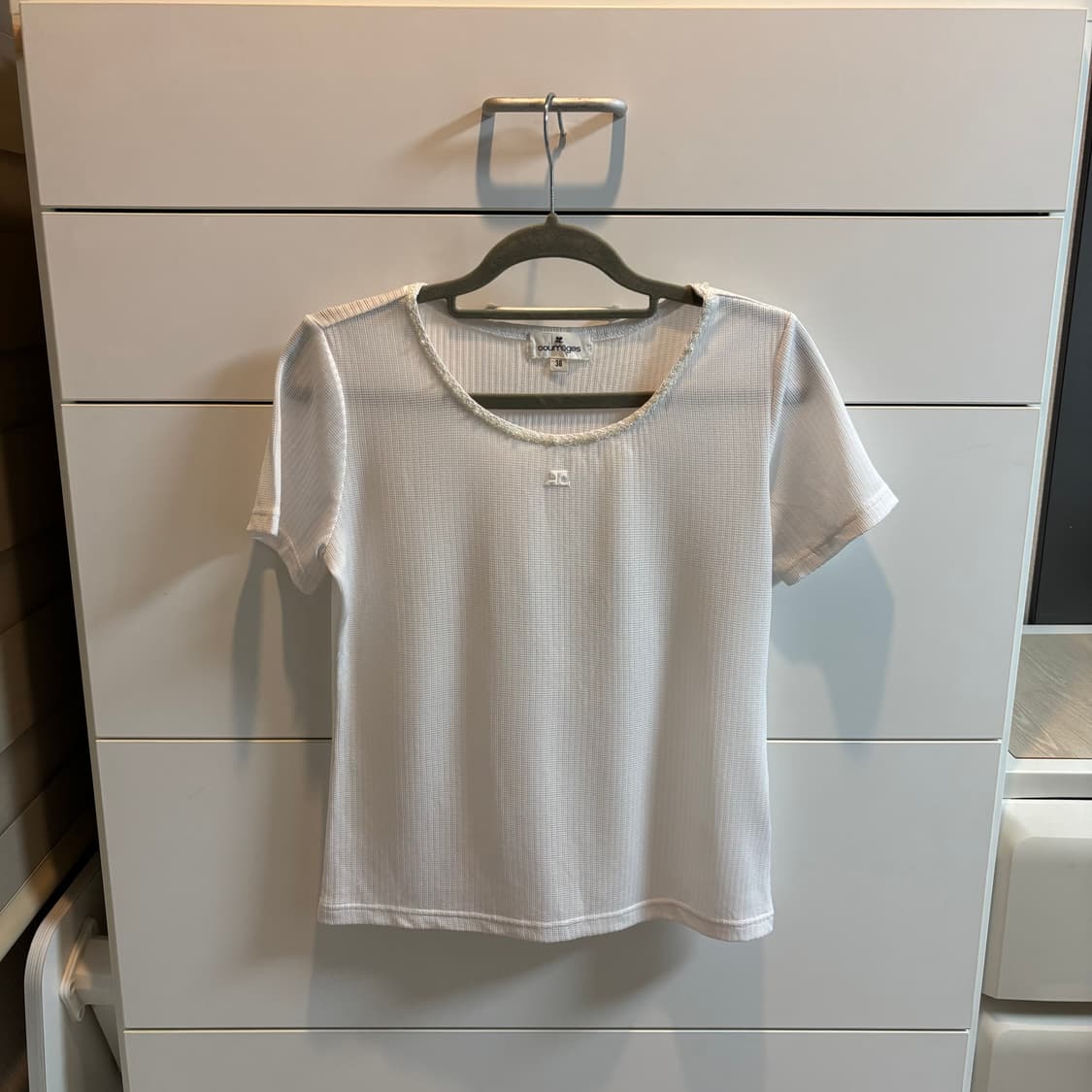 courreges 꾸레쥬 화이트 진주펄 골지 반팔 니트 상품이미지3