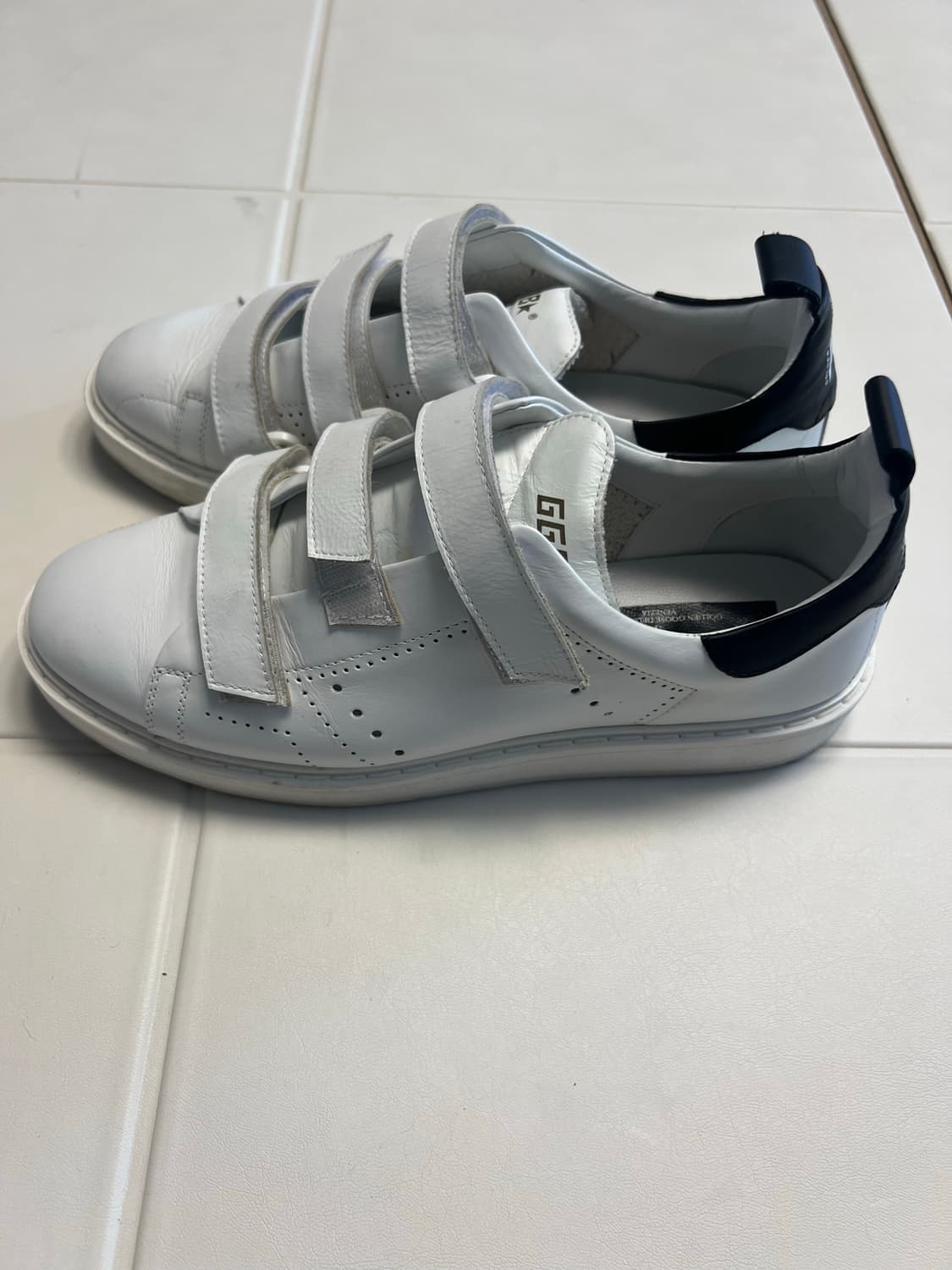 골든구스 A6 트리플 벨크로 스니커즈 상품이미지1