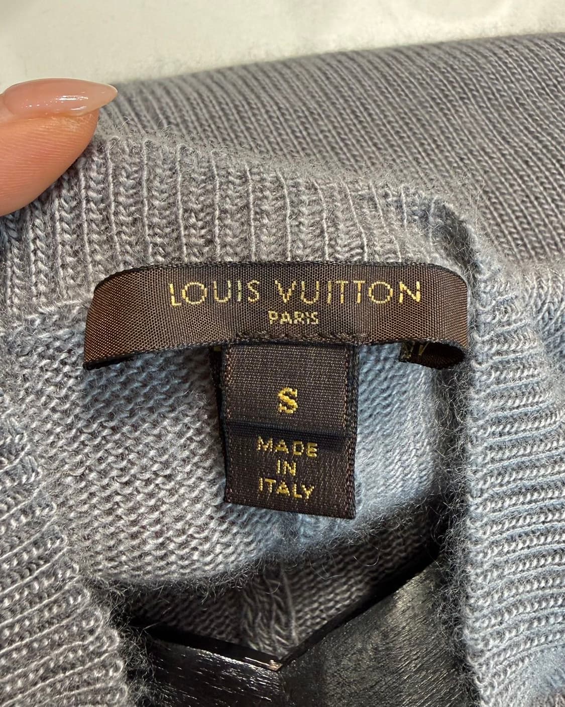루이비통 그레이 캐시미어 혼방 하이넥 니트  상품이미지8
