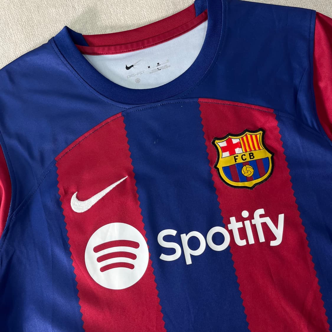 100 나이키 23-24 바르셀로나 페드리 유니폼 상품이미지3