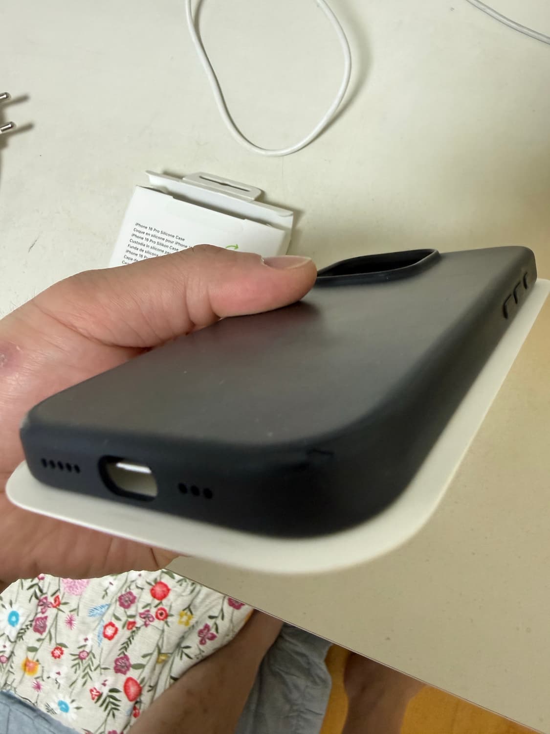 애플 아이폰 16 Pro 정품 실리콘 케이스 판매합니다. 상품이미지6